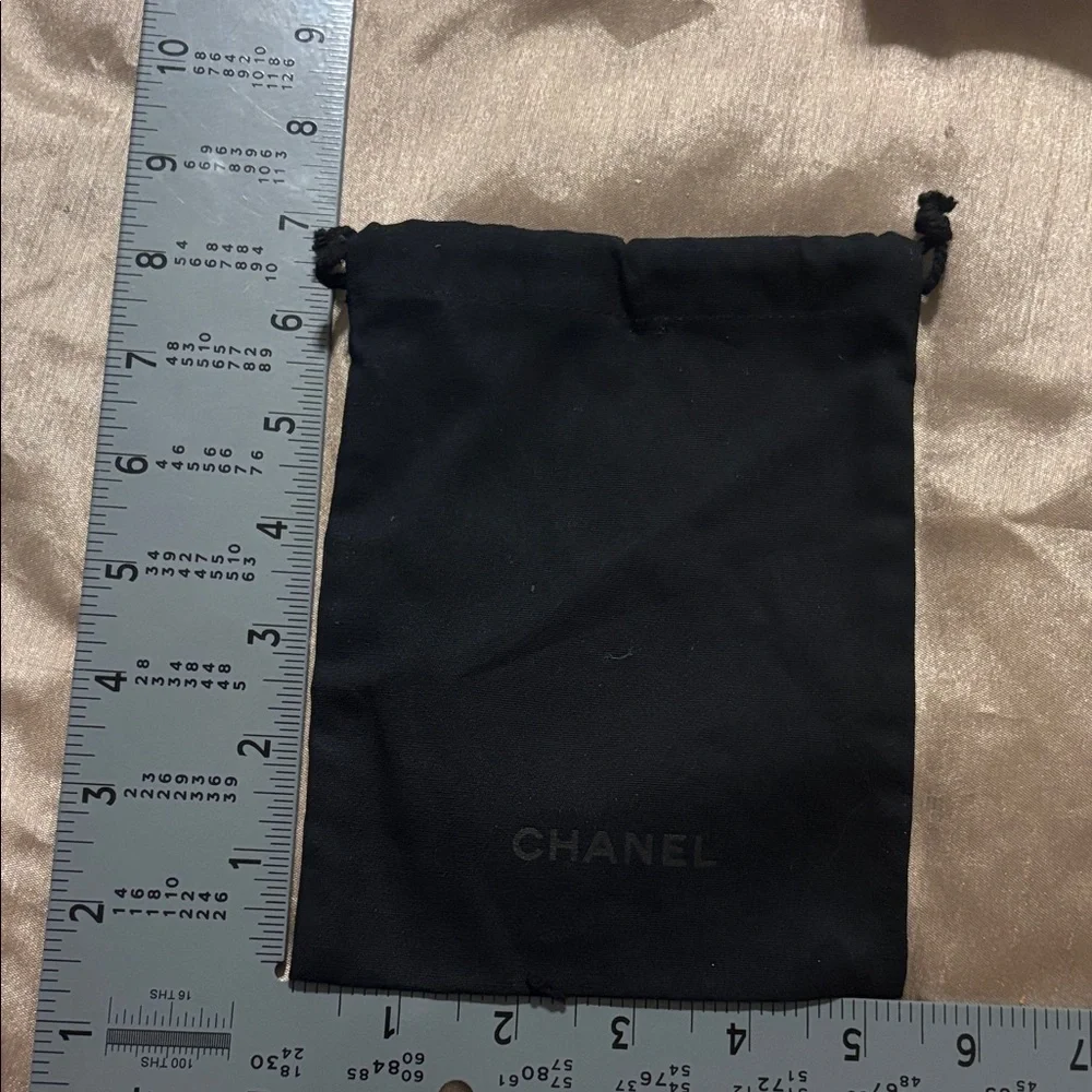 Chanel 17 Piece Assorted Beauty Collection with String Lights USB NWT GWP - Picture 7 of 16